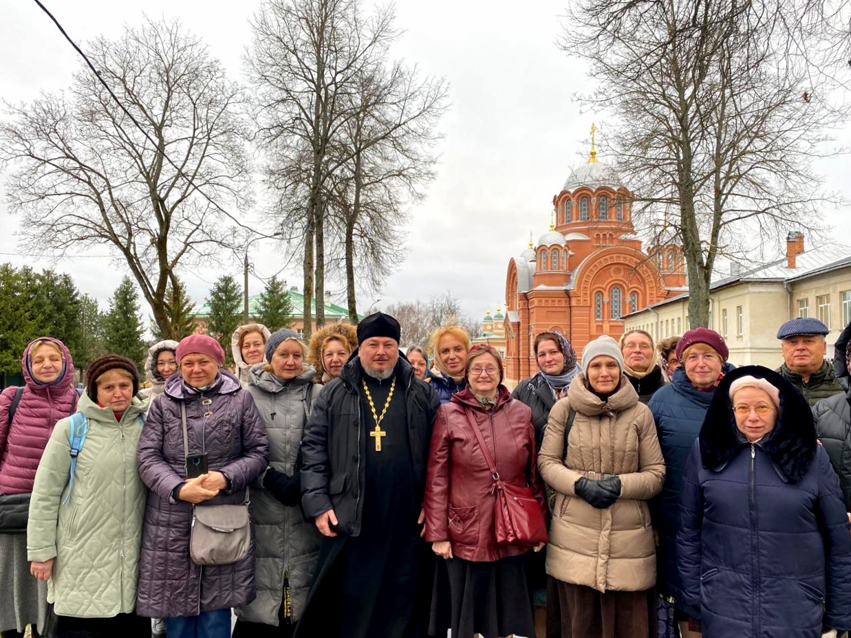 Подробнее о статье Прихожане храма в Метрогородке побывали в Софрино